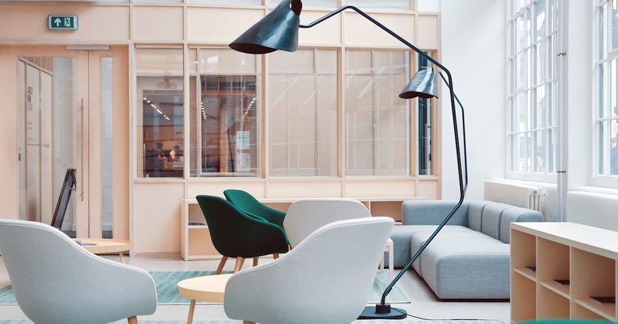 Ruang Kantor vs Co-working Space: Mana yang Tepat untuk Bisnis Anda?